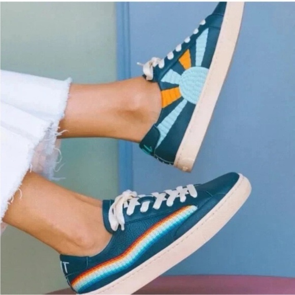 Soludos Blue Rainbow Wave Chill Out Embroidered Leather Sneaker 6.5 - Picture 4 of 15